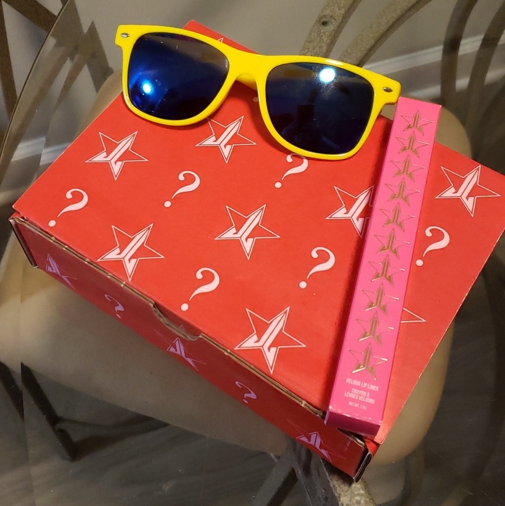 Jeffree Star V-day Mystery Box (unopened) + liner